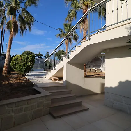 The Tree Palm Trees Villa *